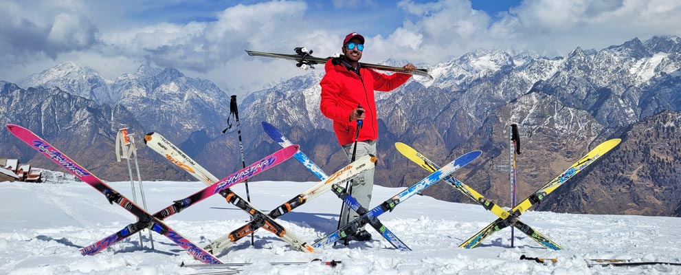 Skiing in Auli